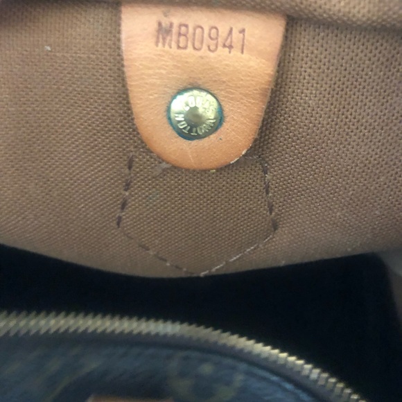 Louis Vuitton - Picture 5 of 8